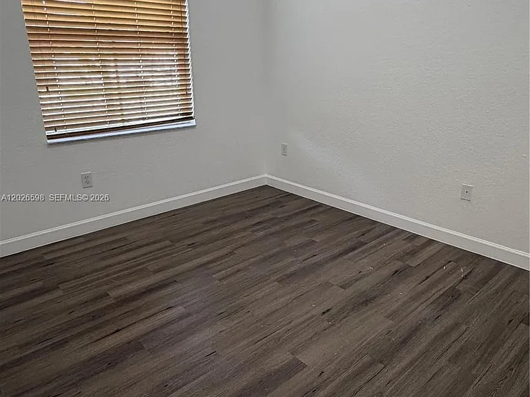 3951 NE 11th Dr — Photo 21