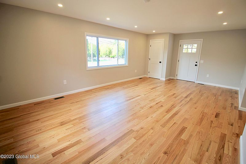 5th image of 217-219 Bay Street