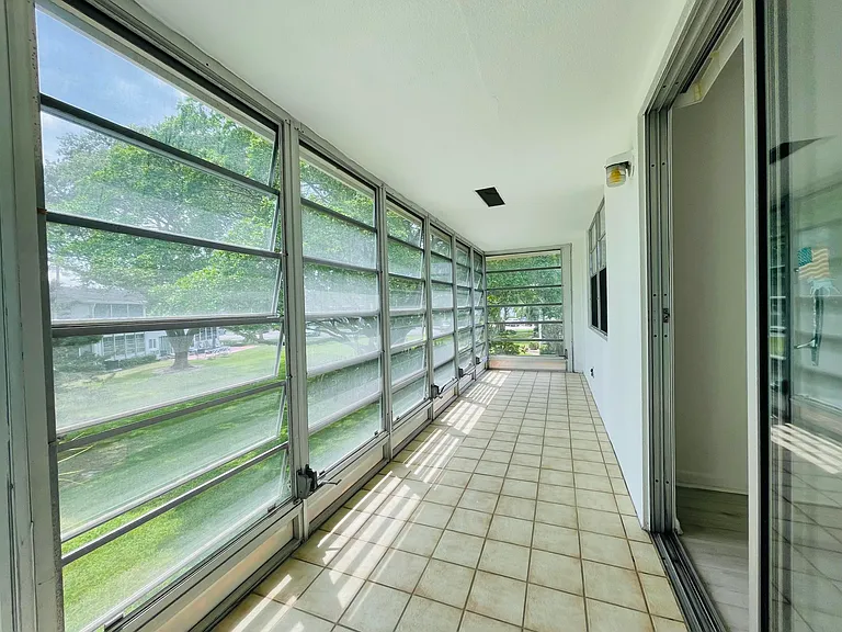 333 Farnham Cres #P — Photo 14