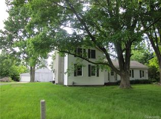 30419 S Hill Rd, New Hudson, MI 48165