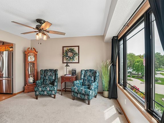 4th image of 3112 E Southlawn Dr