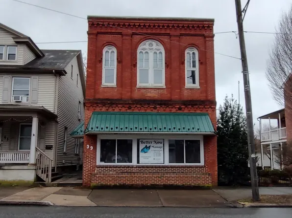 39 E Main St, Hummelstown, PA 17036