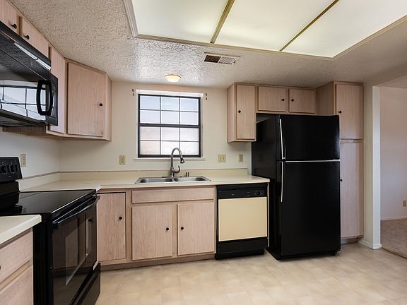 4th image of 833 Country Club Dr SE APT 2A