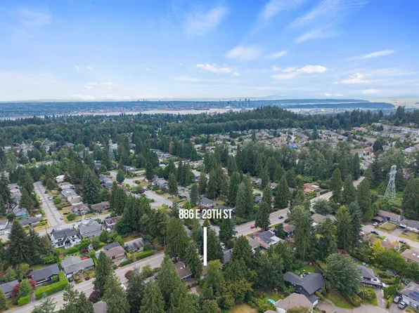 886 E 29th St, North Vancouver, BC V7K 1B8