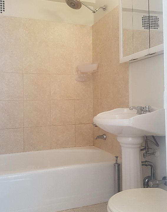 2nd image of 465 E 7th St APT 6V