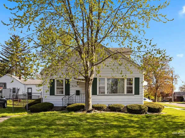 303 Zengele Ave, Aurora, IL 60505