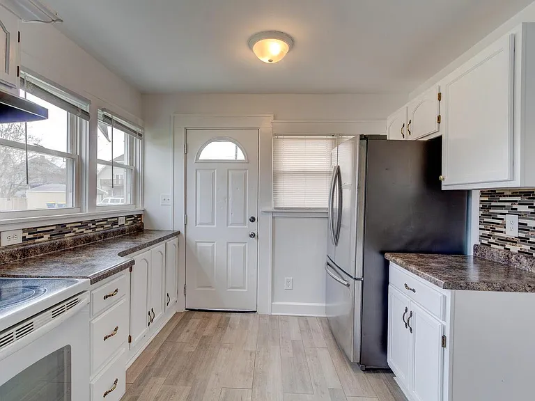 701 W Hanna Ave — Photo 7