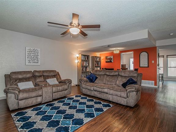 5th image of 804 Shady Glen Ln