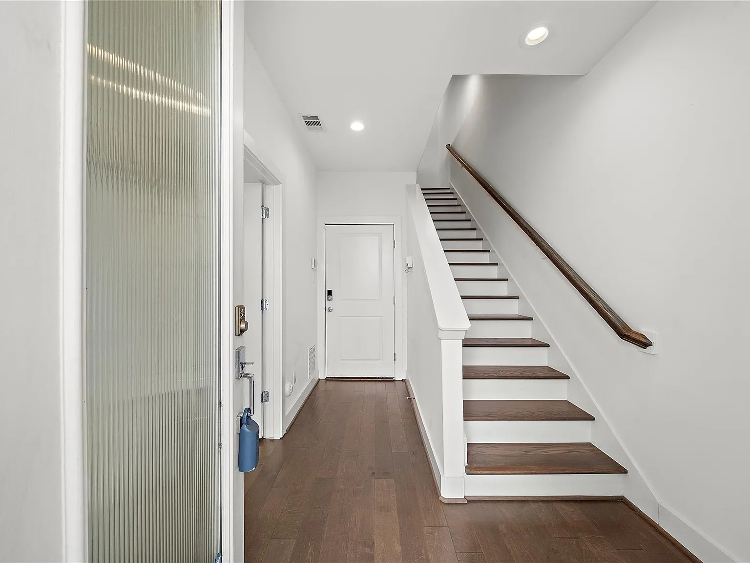 3 bed, 3.5 bath, 1901 sqft, $2,850 — Photo 2