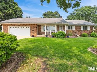 107 Oakland Ave, Washington, IL 61571