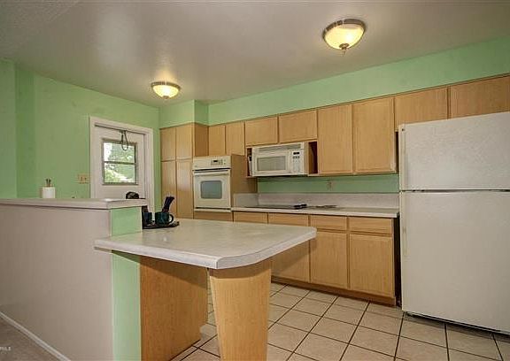 3rd image of 212 E Fairmont Dr