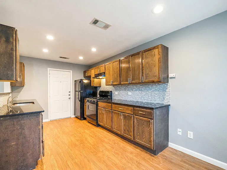 16336 Edgemere Dr — Photo 5
