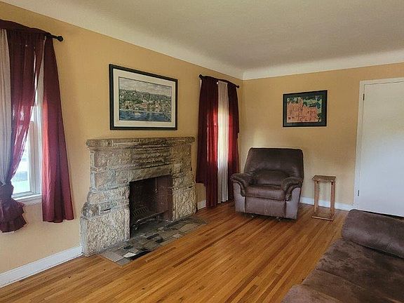 3rd image of 1064 Oakdale Ave