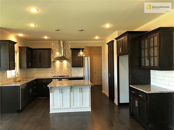5th image of 3224 SE Mill Creek Ln
