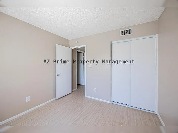 5214 N 42nd Pkwy — Photo 15