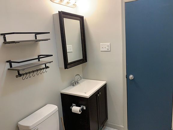 4th image of 16 N Saint Bernard St Floor 1