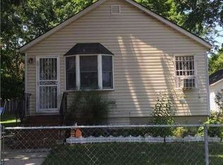 21 Star Ct, North Babylon, NY 11703