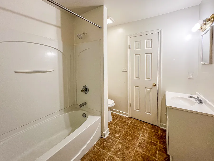 5 bed, 2.5 bath, 1984 sqft, $1,599 — Photo 3
