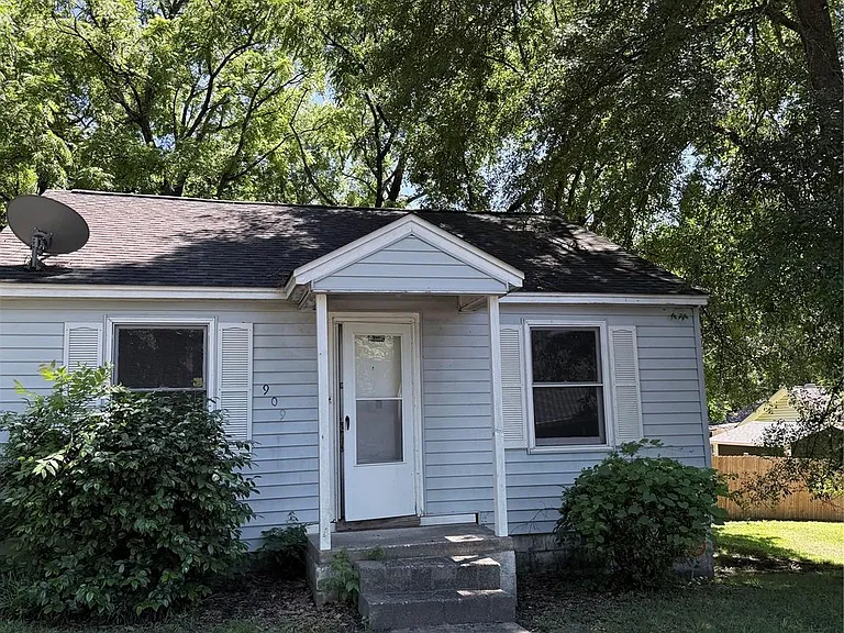 909 E Harrison Ave — Photo 1