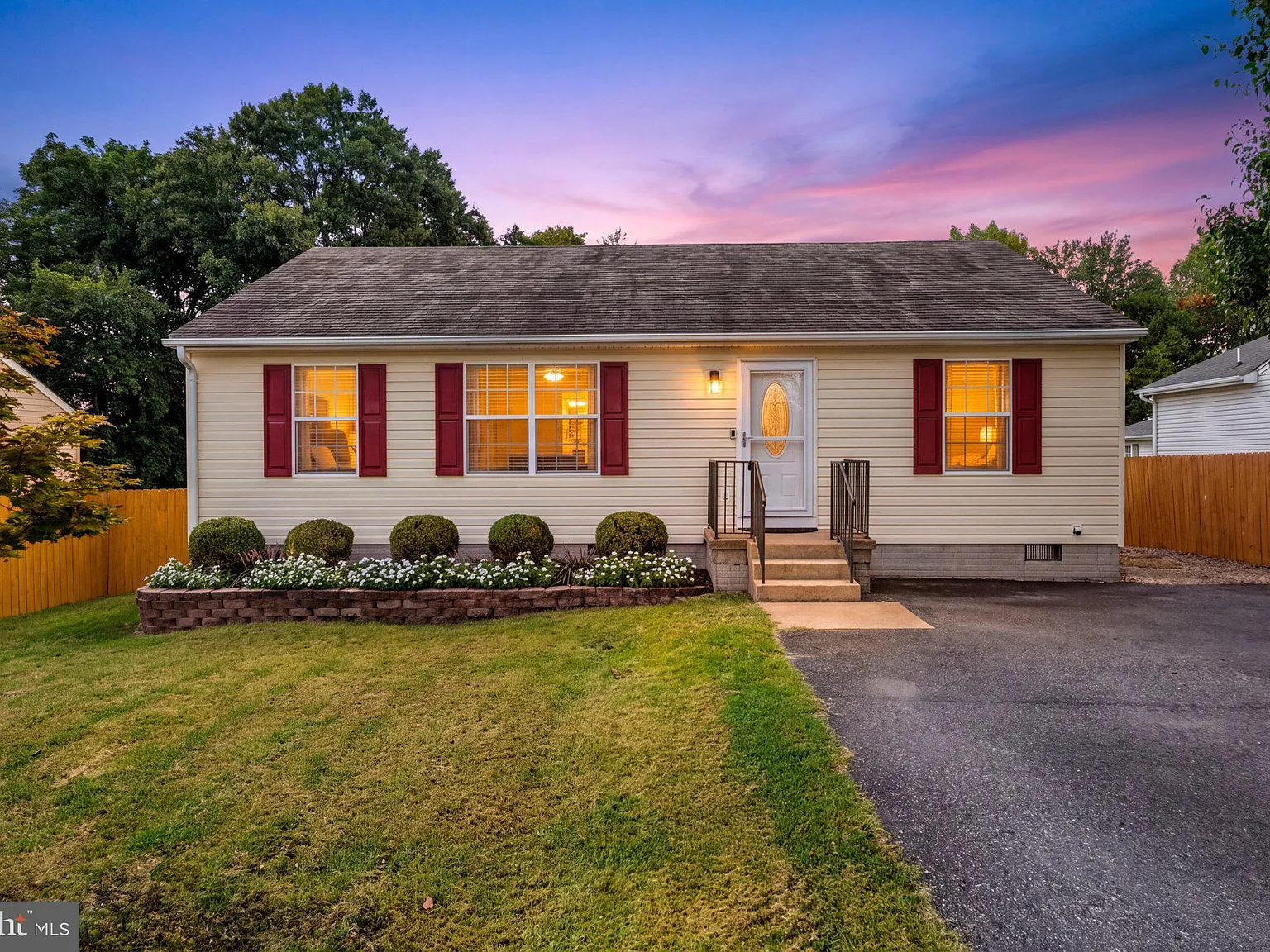 3 bed, 2.0 bath, 1120 sqft, $2,200 — Photo 1
