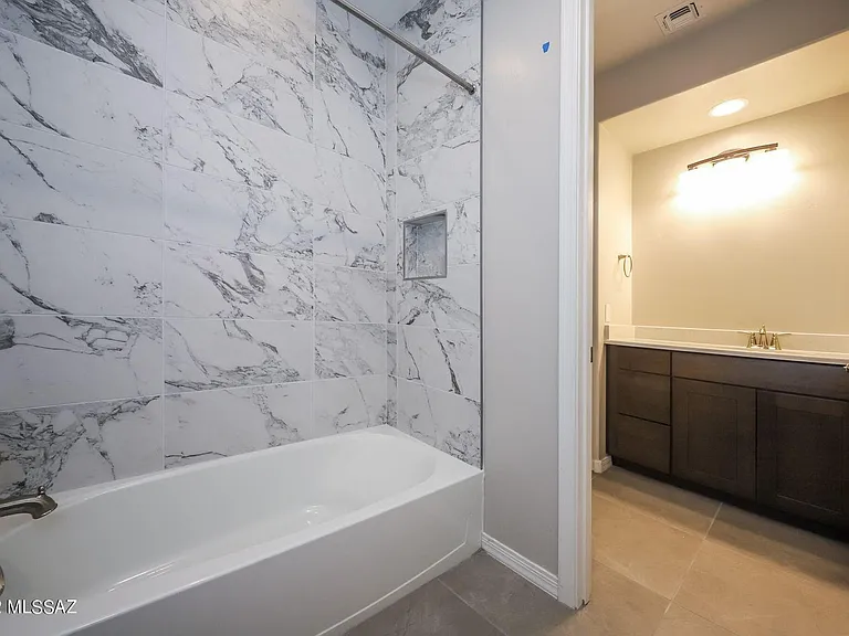 11846 N Silver Village Pl — Photo 39