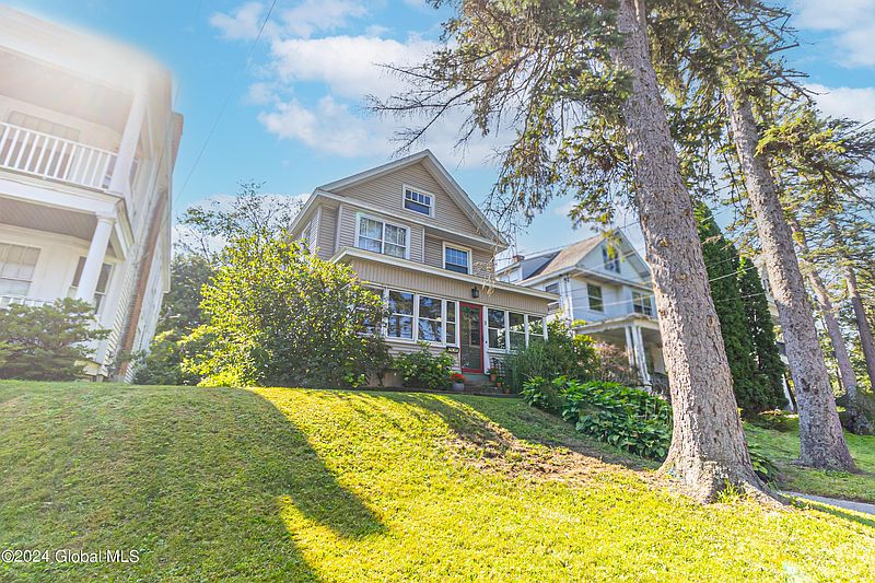 3rd image of 9 Homestead Avenue