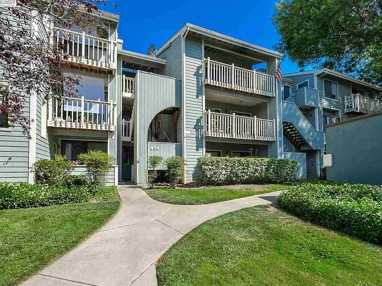 3454 Bridgewood Ter #212 — Photo 6