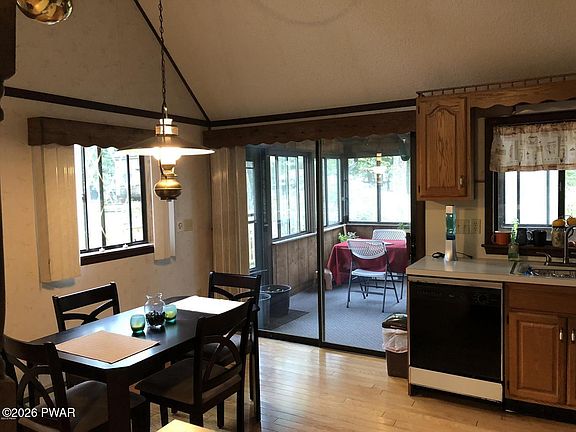 4th image of 159 Spring Dr