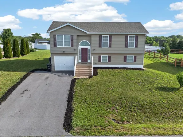 481 Ives St, Martinsburg, WV 25405
