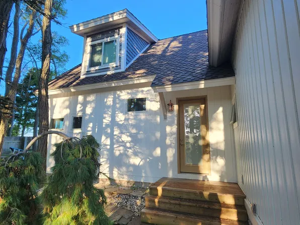 3126 Lakeshore Rd, Manistee, MI 49660