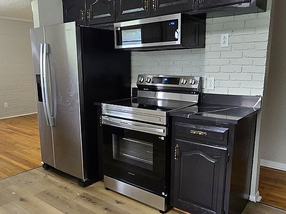 5th image of 4212 Valley Cir