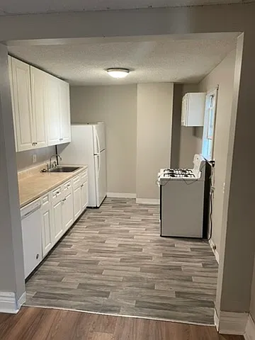 2 bed, 900 sqft, $1,200 — Photo 2