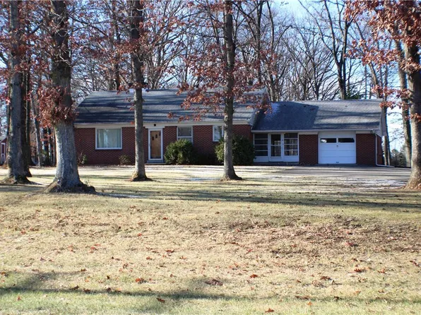 389 Moorestown Dr, Bath, PA 18014