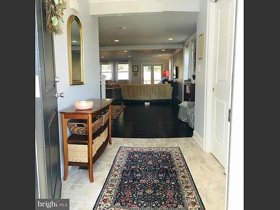 5th image of 708 Genessee St