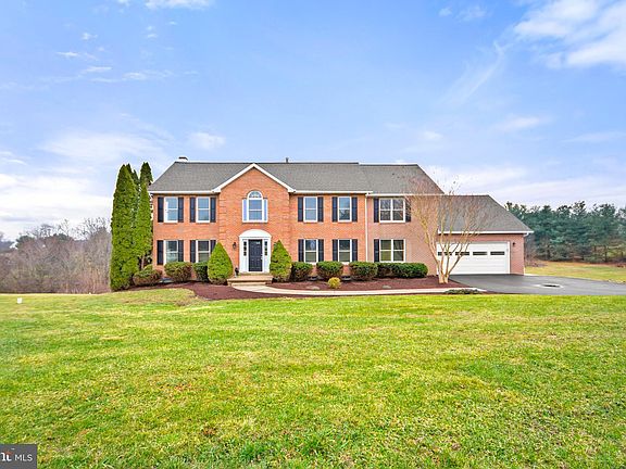 2nd image of 3745 Maplecrest Dr