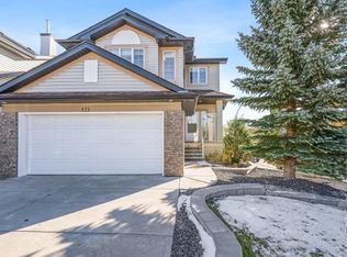 121 Rockbluff Pl NW, Calgary, AB T3G5B1