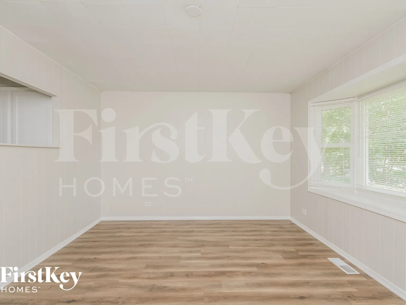 3 bed, 1.0 bath, 900 sqft, $2,230 — Photo 3