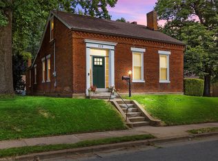 528 N Benton Ave, Saint Charles, MO 63301