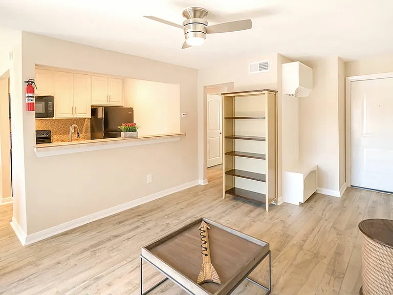 Los Prados Apartment Homes — Photo 22