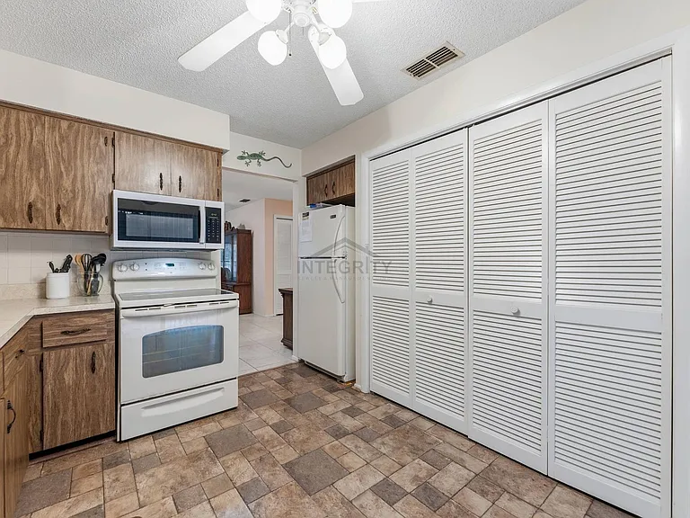 8305 Sandwedge Cir #A — Photo 14