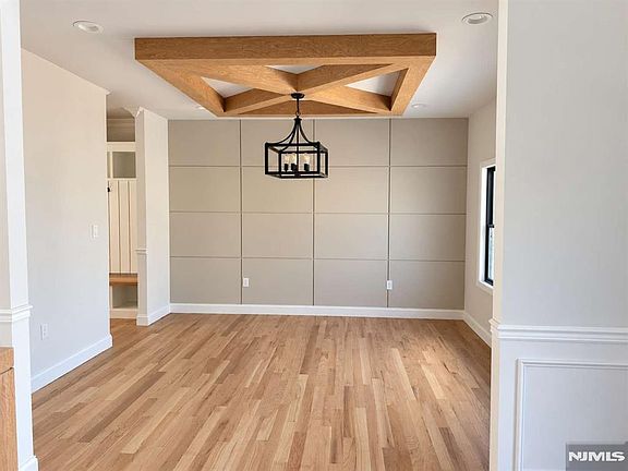 4th image of 110 Skillman Terrace