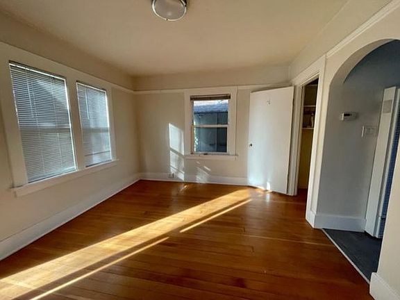5th image of 410A Central Ave
