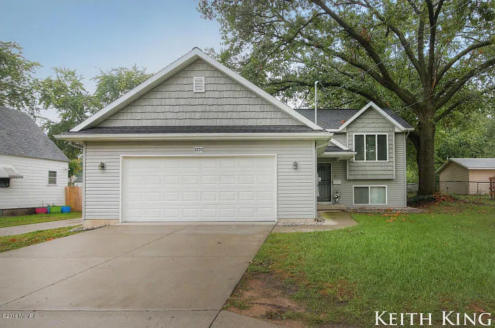 3231 Burlingame Ave SW photo 1
