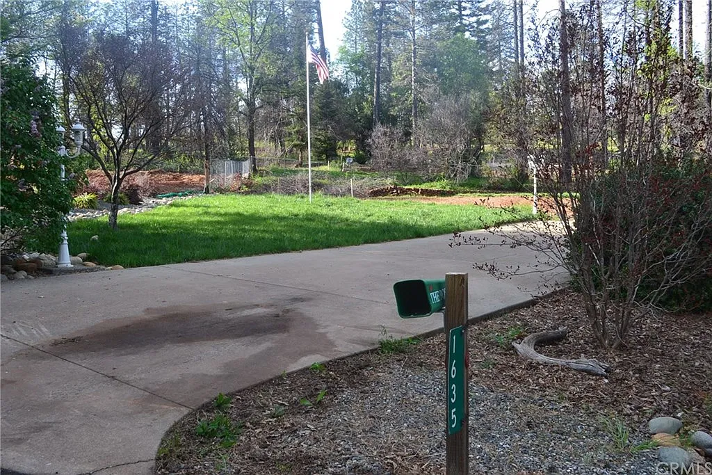 1635 Gate Ln photo 1