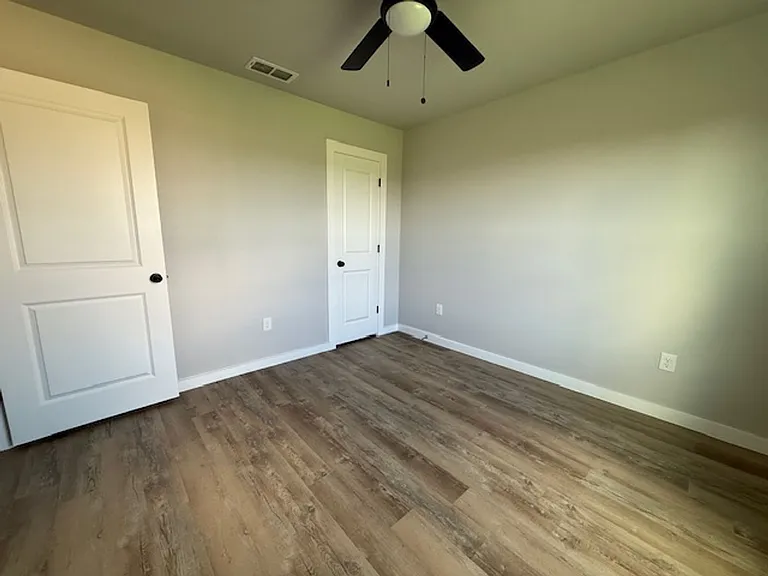 942 Minda St — Photo 10