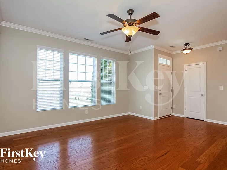 19017 Park Terrace Ln — Photo 3