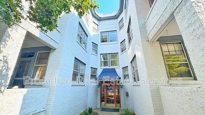 2 bed, 1.0 bath, 1029 sqft, $1,600 — Photo 2