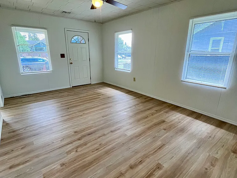 1125 Shipping St NE — Photo 7