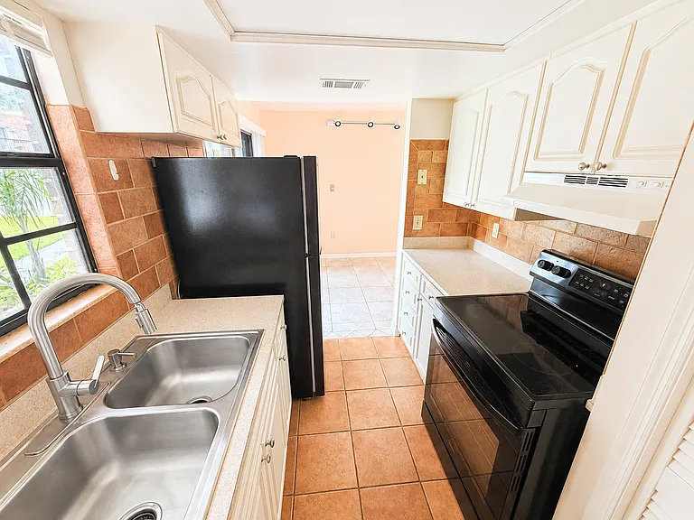 1300 Arlington Ln NE #102 — Photo 4