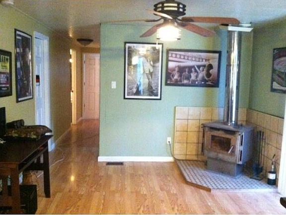 Breakfast Nook w/wood bur